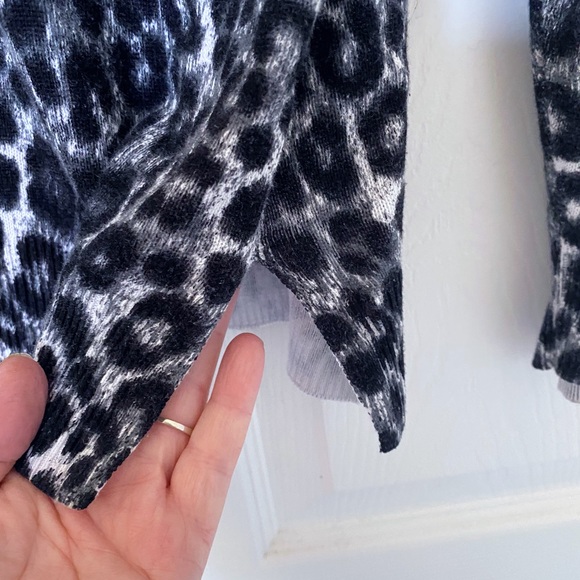 Michael Kors V-neck Sweater-size medium - Picture 5 of 5